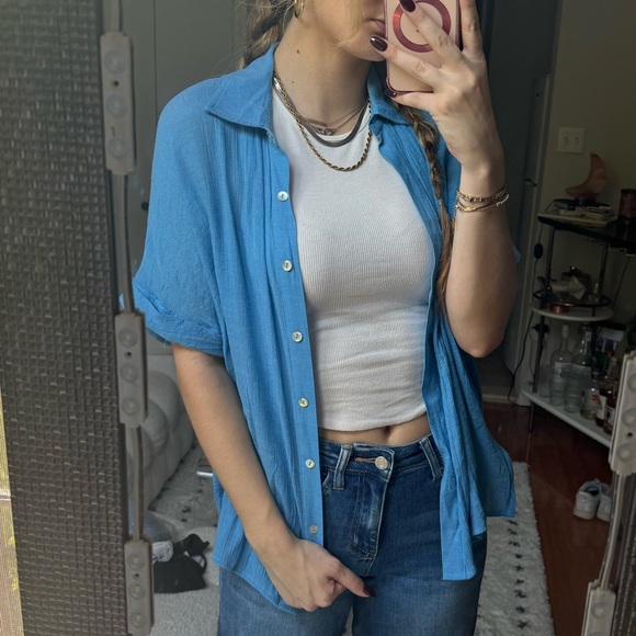 Sky blue button up top! - Picture 1 of 4